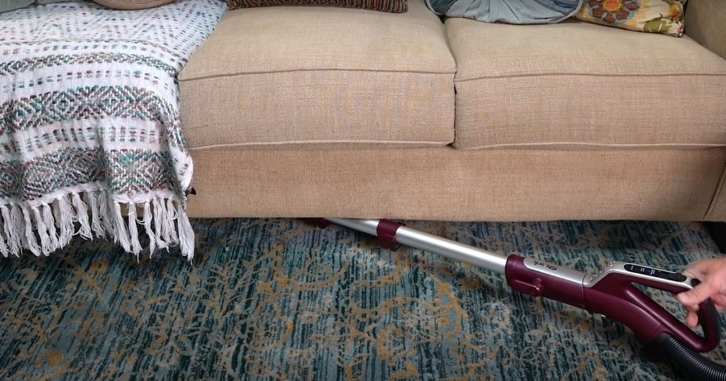 Powered Lift-Away mode make vacuuming under furniture possible