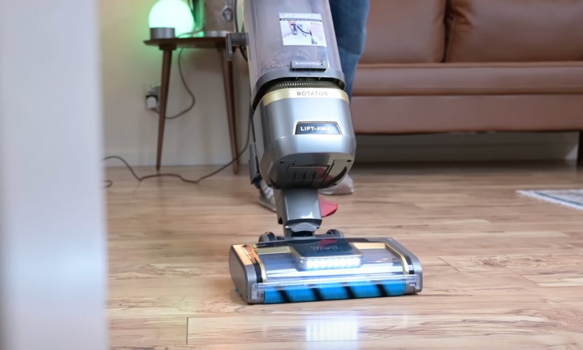 Shark AZ2002 Vertex vs Shark LA502 Rotator Lift-Away ADV comparison