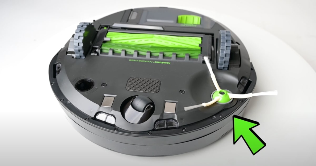 iRobot Roomba i3 and i7 - Same Brushroll and Side Brush Design