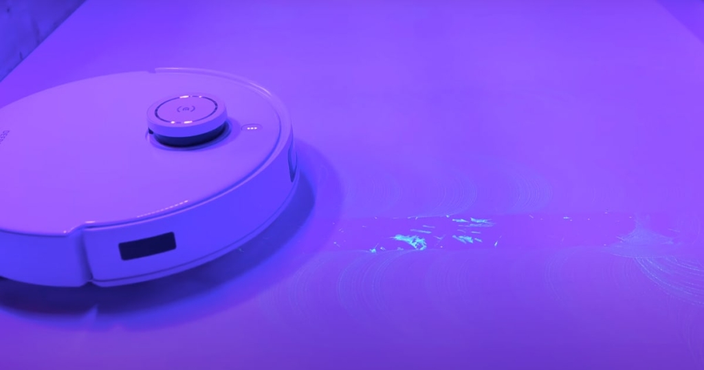 Mopping Test - Blacklight - Ecovacs Deebot T10 Omni Review