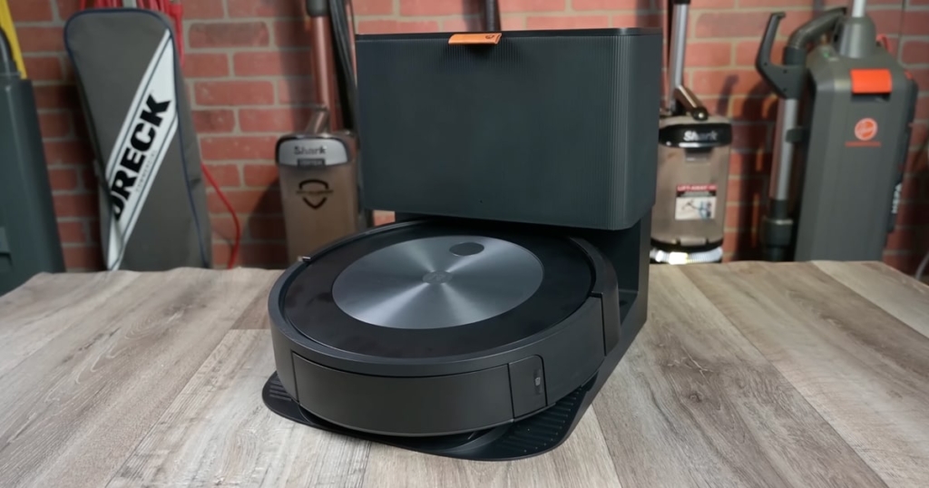 iRobot Roomba j7 plus Review
