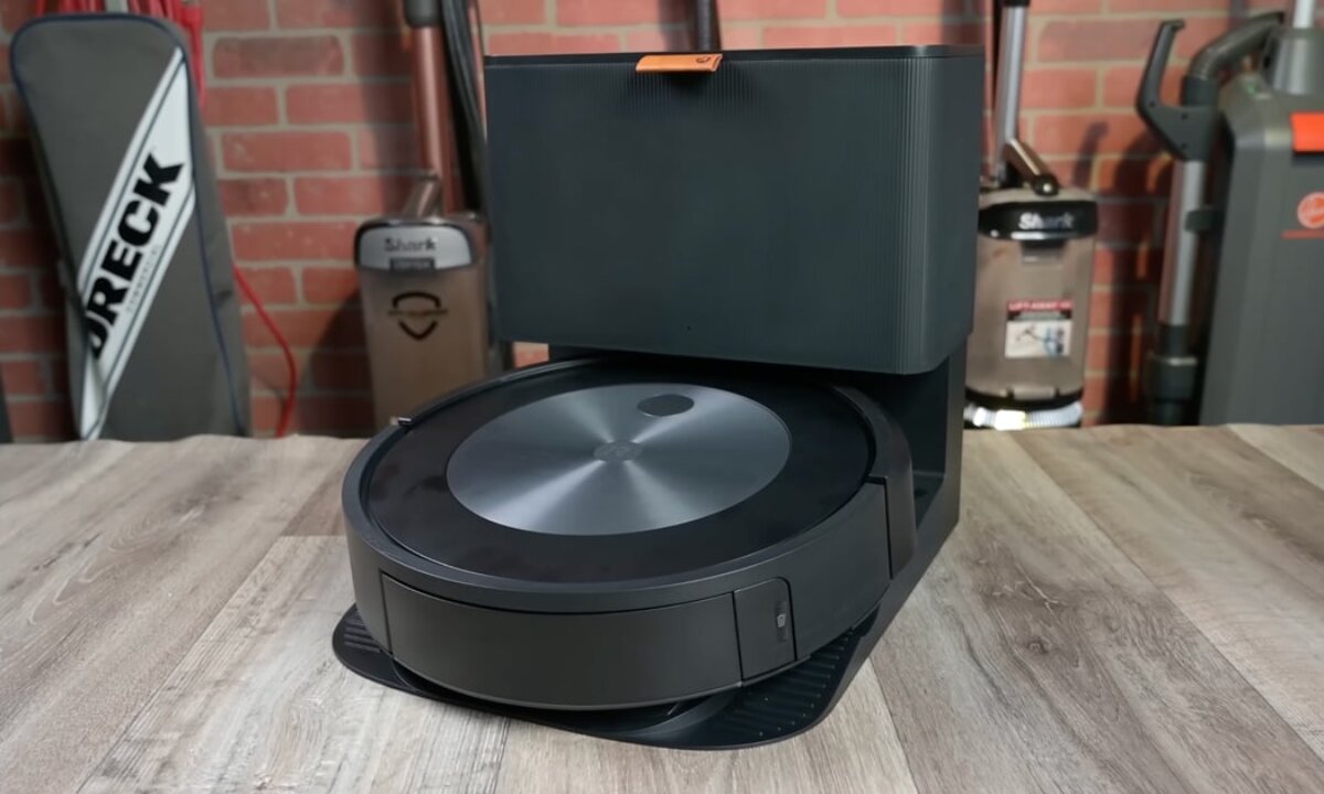 iRobot-Roomba-j7-plus-Review- iRobot-Roomba-j7-plus-Review-