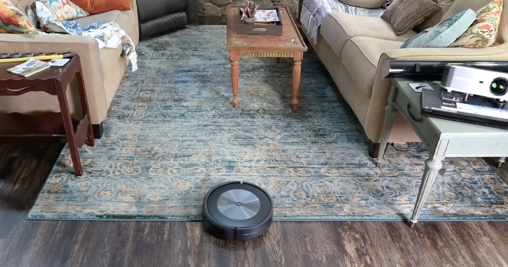 iRobot Roomba j7 plus Review - Vacuuming Carpet
