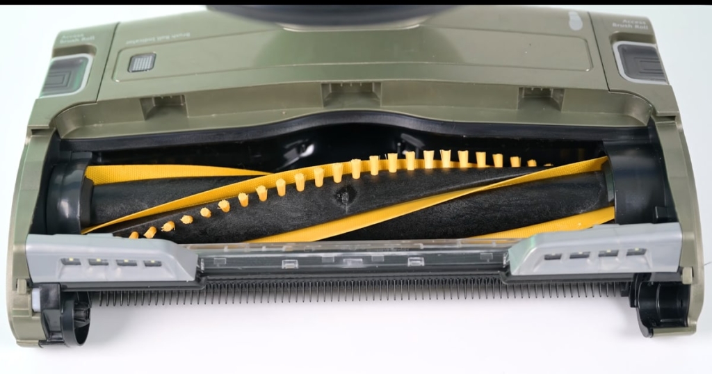 Inspecting Anti-Hair-Wrap Brushroll - Shark Rotator Lift-Away DuoClean Pro ZU782
