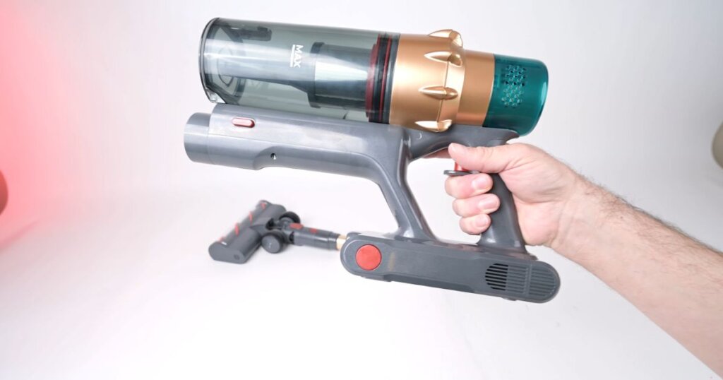 Side view of the Smoture VAC01 with battery attached, held in one hand.