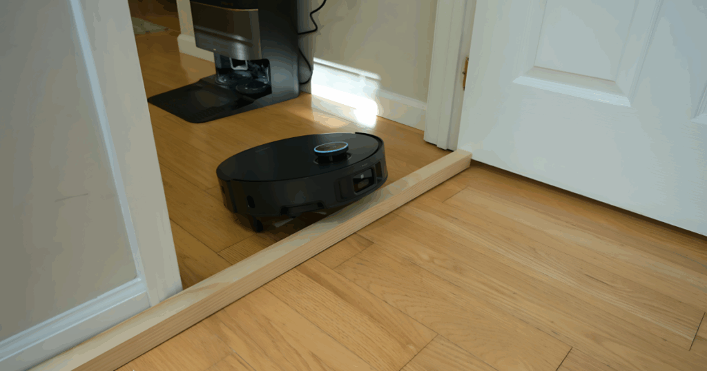 Dreame X50 has cutting edge threshold climbing ability with its retracting 'legs'