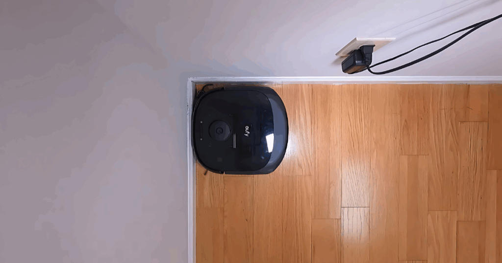 Between the extending side brush and relatively squared shape of the Eufy E28 Omni, corner and edge cleaning was good