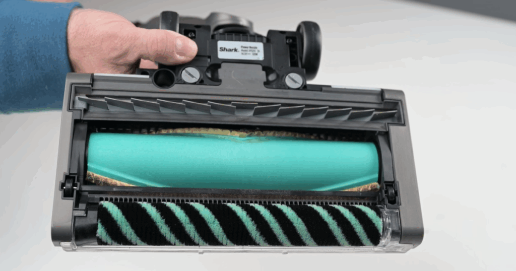 Shark PowerDetect roller after performing the 14-inch hair tangle test, and no tangle to be seen on the brushroll.