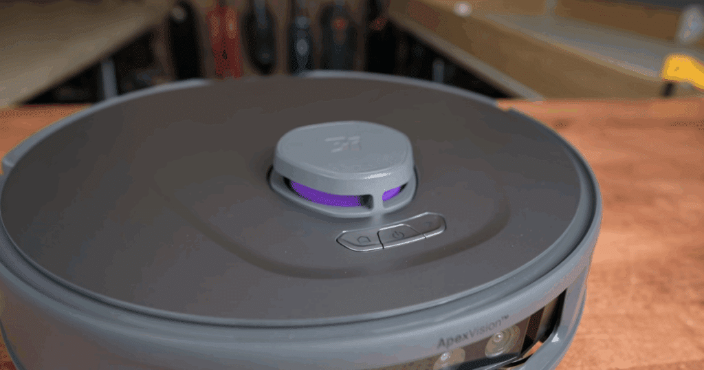 The 3i P10 Ultra uses a top-mounted spinning LiDAR turret