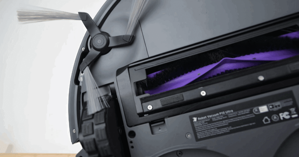 The 3i P10 Ultra has an anti-tangle main brush and a fixed side brush