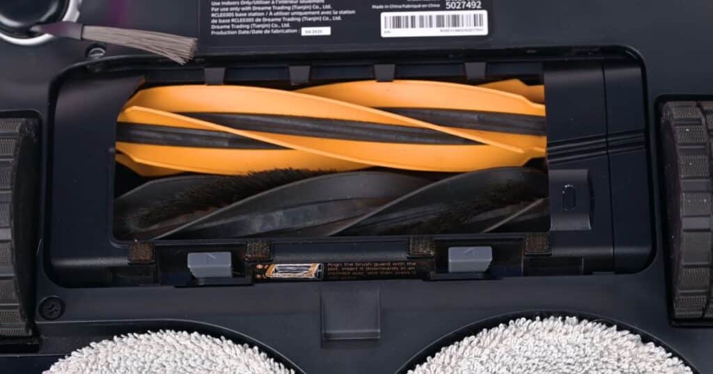 Close-up of Dreame’s HyperStream Detangling DuoBrush system installed in the L40s Ultra.