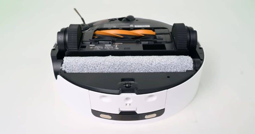 | Vacuum Wars Bottom view of the Dreame Aqua 10 Ultra Roller showing its roller-style mop pad system and underside layout, including dual drive wheels, the HyperStream Duo brush, and the wide cylindrical roller designed for wet cleaning and self-cleaning functions.