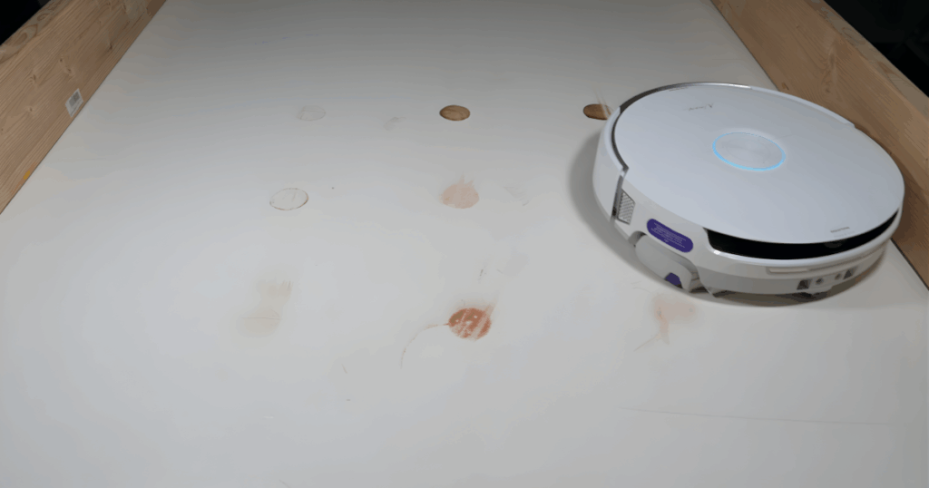 Narwal Flow mopping test | Vacuum Wars The Narwal Flow using warm water for mopping tests in the Vacuum Wars studio - the Flow heats the onboard water tank to 113 F, or 45 C.