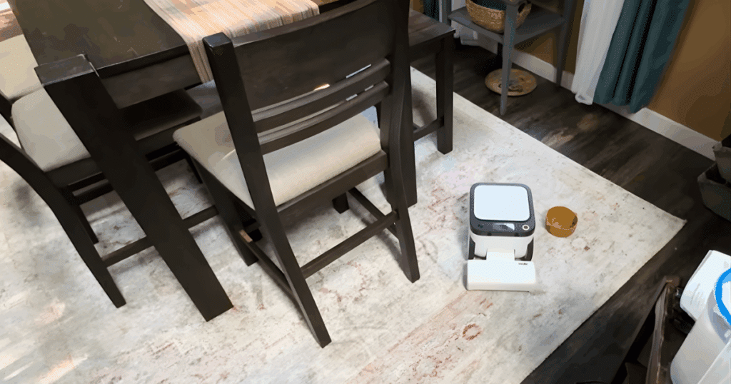 Matic robot vacuum navigation | Vacuum Wars The Matic glides smoothly, giving it a smart, deliberate, and unusually graceful movement pattern.