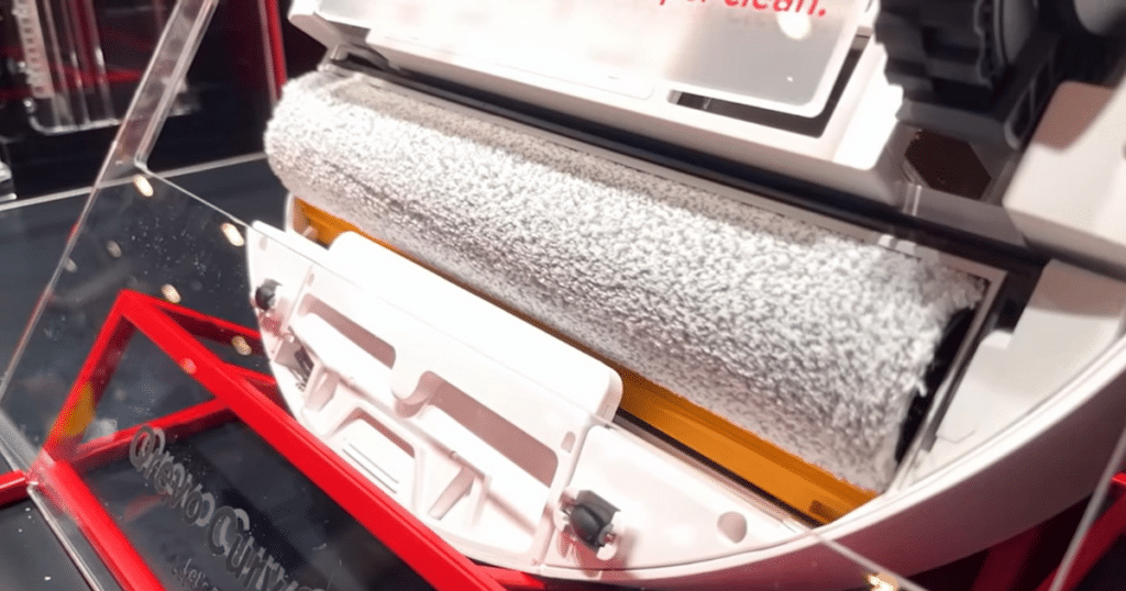 Roborock Qrevo Curv 2 Flow SpiraFlow | Vacuum Wars Close-up of the Roborock Qrevo Curv 2 Flow SpiraFlow self-cleaning roller mop system, showing the rolling mop pad and integrated scraper design.