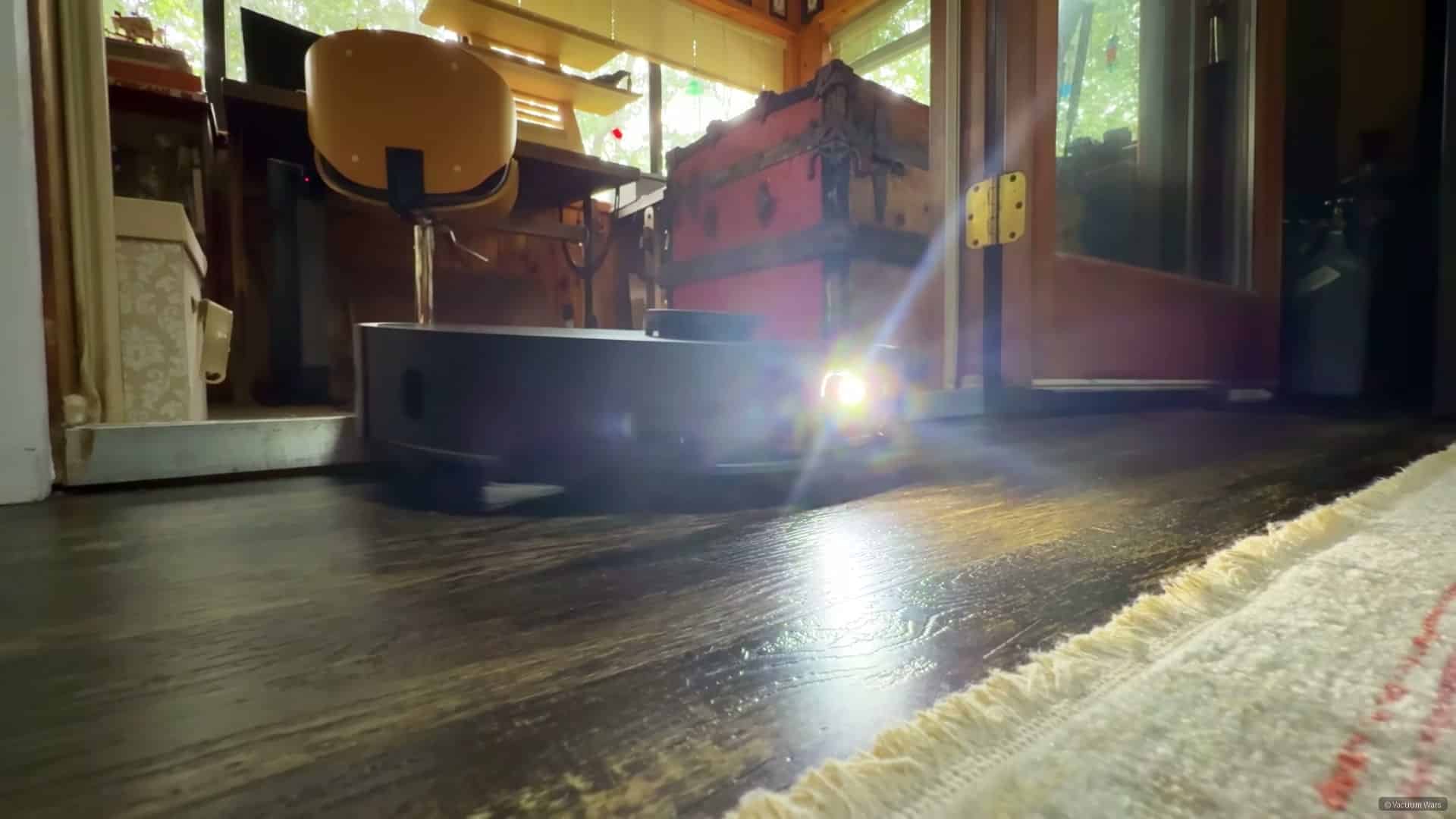 Navigation efficiency showing L50 Ultra at 0.80 sq m per minute versus 0.70 average.