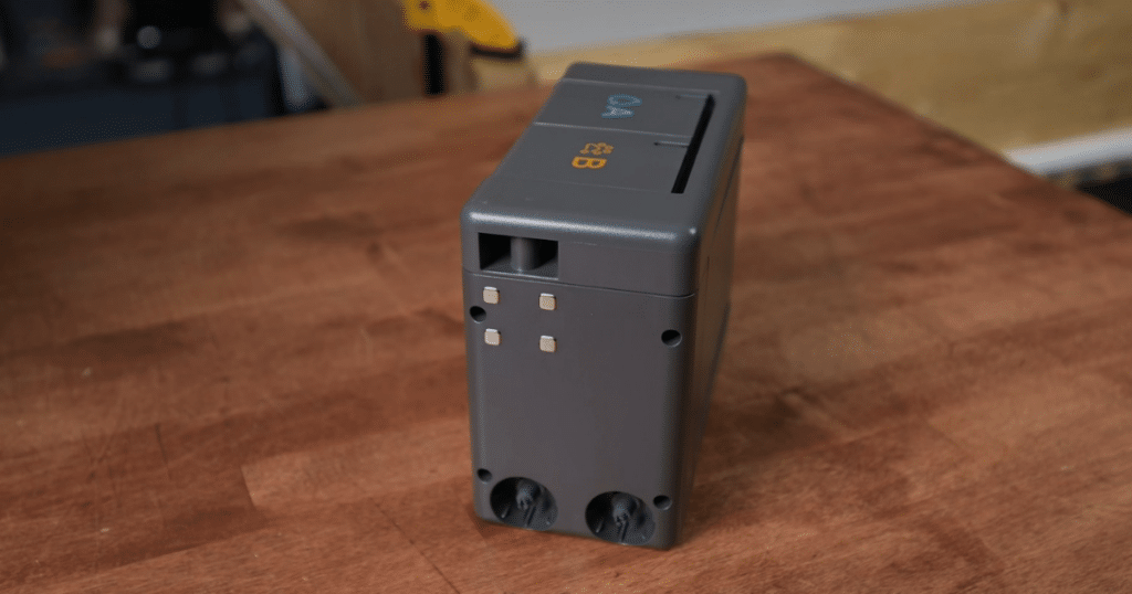 Dreame X60 Max Ultra Complete dual solution | Vacuum Wars Dreame X60 Max Ultra Complete dual-compartment automatic detergent and pet odor control reservoir