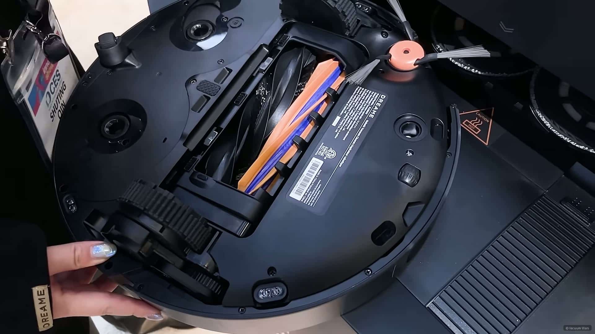 Close-up of the Dreame X60 DuoDivide brush after hair test showing 0% wrap.