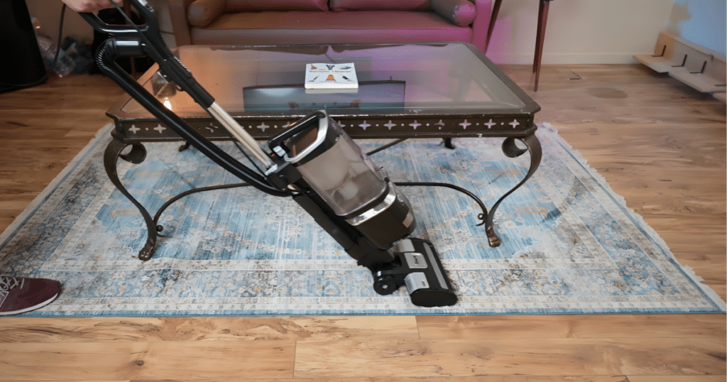 Shark LA322 Upright Vacuum | Vacuum Wars Shark Navigator Lift-Away ADV upright vacuum cleaning a rug with a self-cleaning brushroll