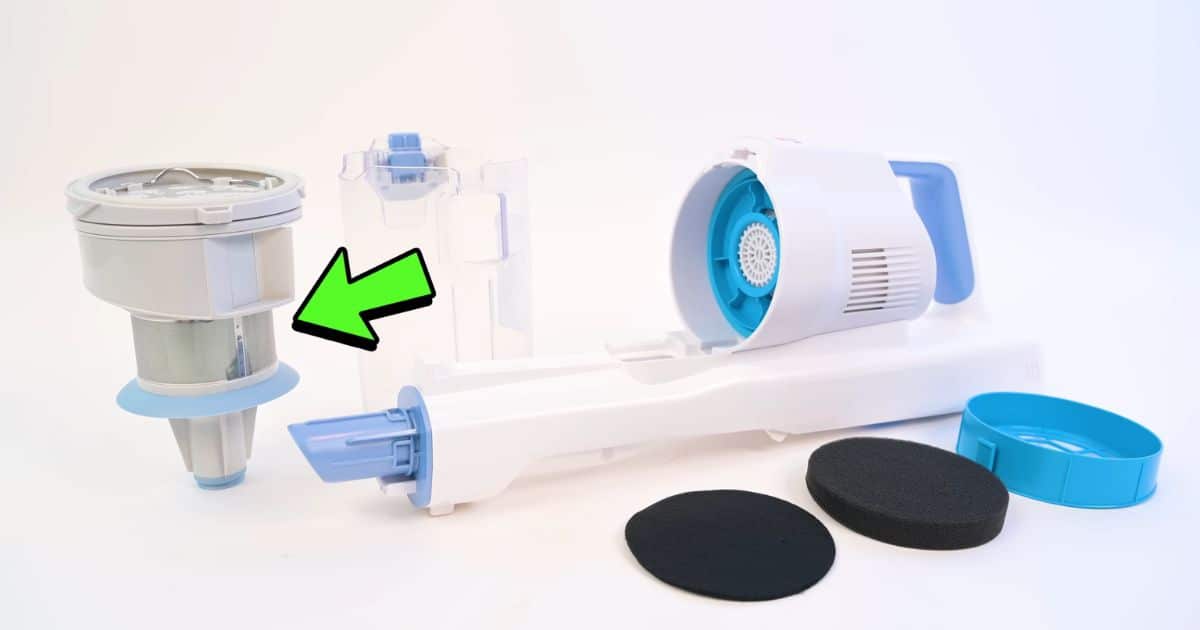 | Vacuum Wars Bissell PowerClean 4173 cordless vacuum filtration system disassembled, with an arrow pointing to the filter assembly.
