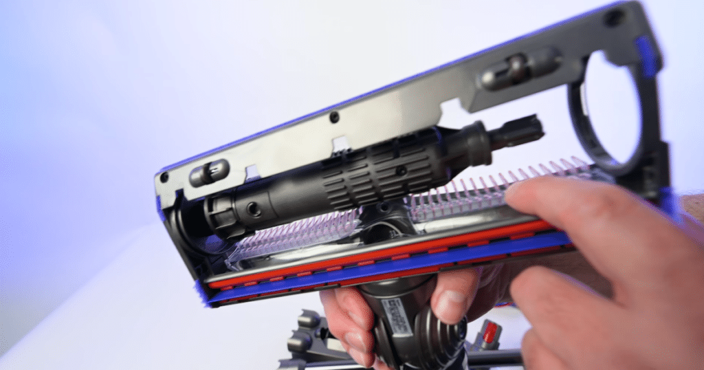 Dyson V9 Motorbar hair-removal system Vacuum Wars | Vacuum Wars Close up image of the Dyson V9 Motorbar anti-tangle system
