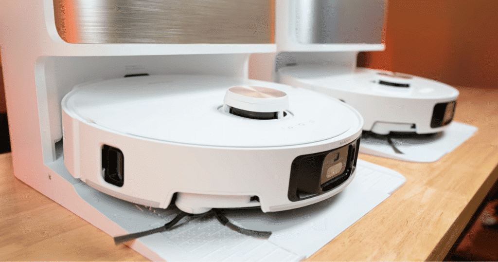 Dreame L60 Ultra PE LiDAR | Vacuum Wars The Dreame L60 Ultra PE and L60 Ultra FE use top-mounted LiDAR navigation, with the PE mapping at 0.74 m²/min versus the 0.71 m²/min category average and the FE at 0.80 m²/min.