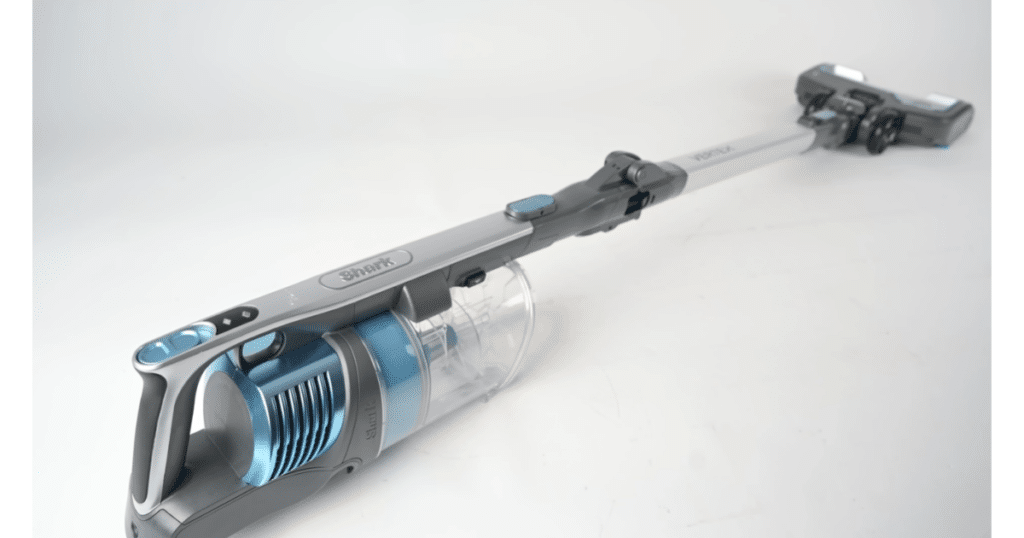 Shark Vertex IZ462H Cordless Stick Vacuum at Vacuum Wars | Vacuum Wars Shark Vertex IZ462H cordless vacuum lying on a white background with its handheld unit, MultiFLEX wand, and floorhead visible.