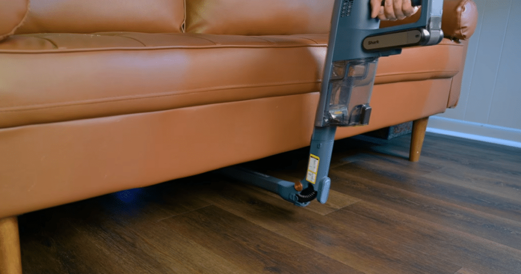 Pivoting Wand Score Vacuum Wars | Vacuum Wars Shark cordless vacuum with a pivoting wand bent to clean underneath a sofa.