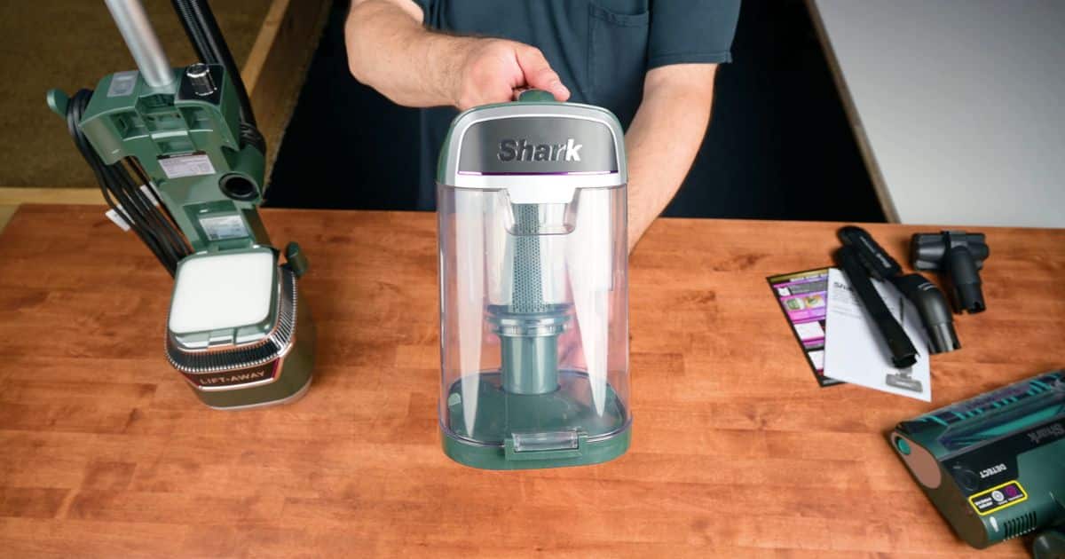 | Vacuum Wars Shark Detect Pro LA802 removable dustbin shown detached from the vacuum. The dustbin has a 0.76-liter capacity.